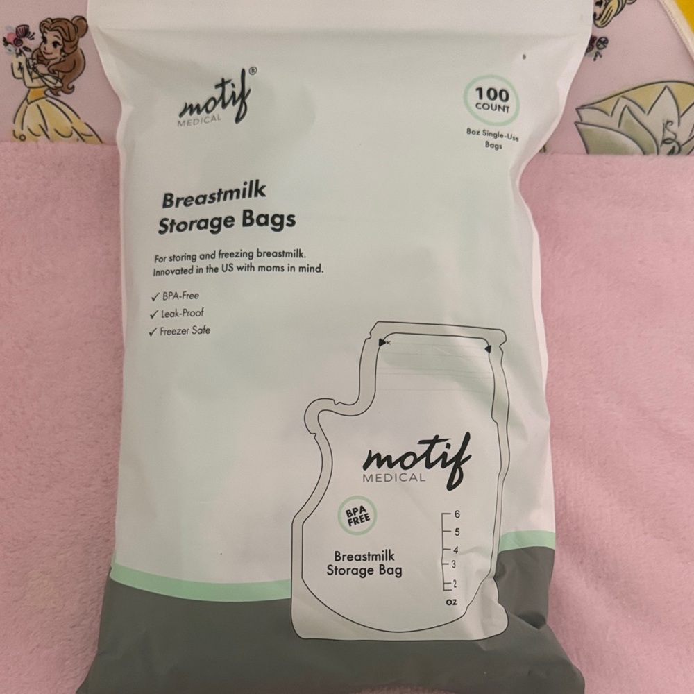 Motif Medical Breastmilk Storage Bags - White and Gray